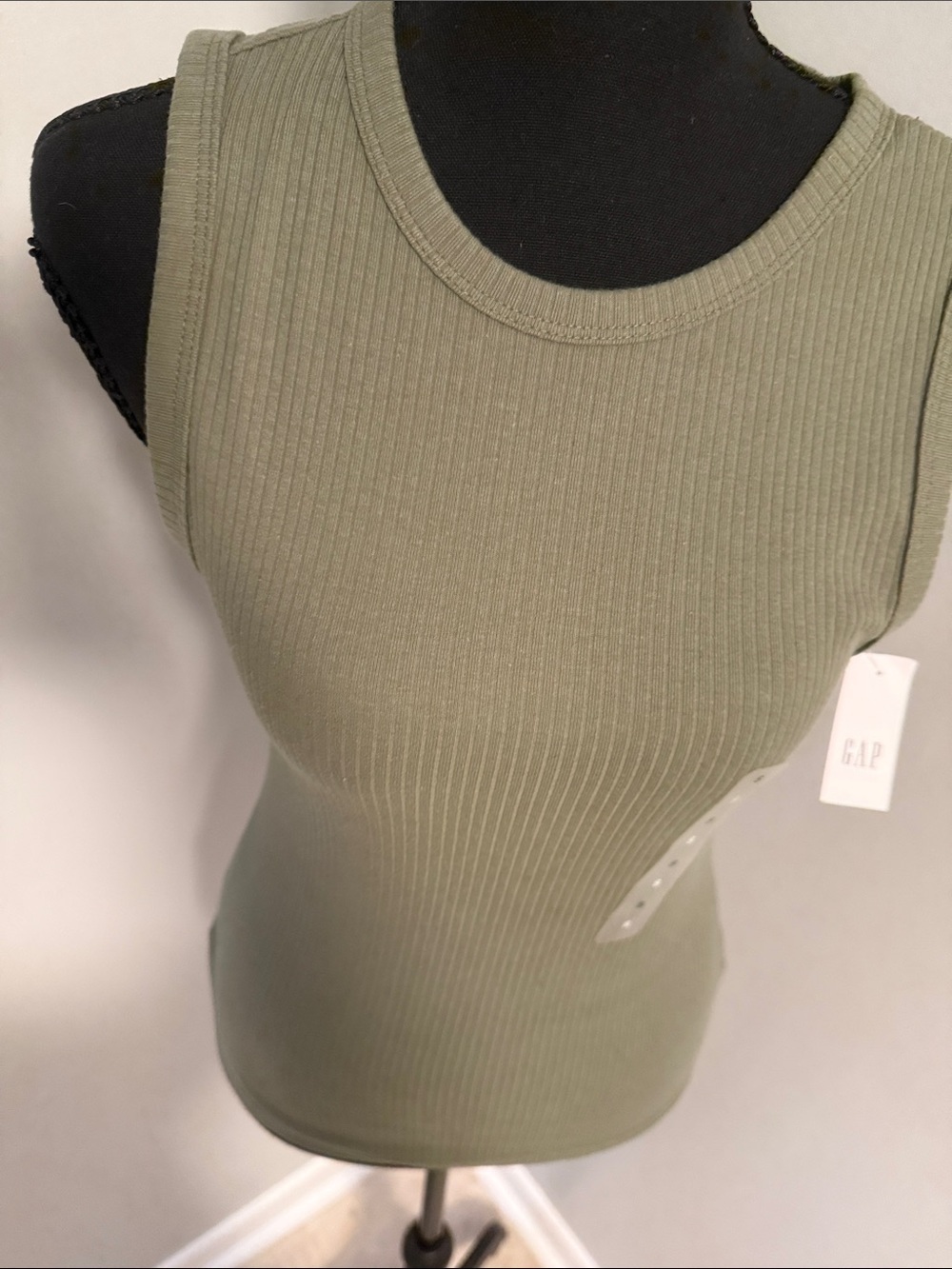 GAP Olive Ribbed Sleeveless Tank - Picture 2 of 3